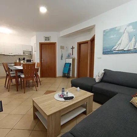 Sramek Posesi Apartman