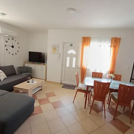Apartman Sramek Posesi *