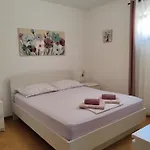 Sramek Posesi Διαμέρισμα
