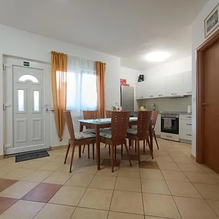 Appartamento Sramek Posesi Medolino