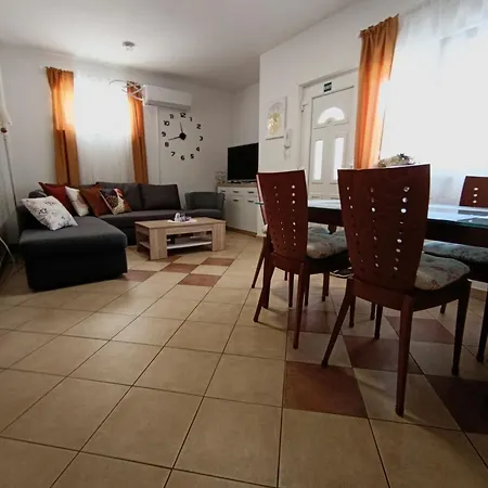 Sramek Posesi * Medolino